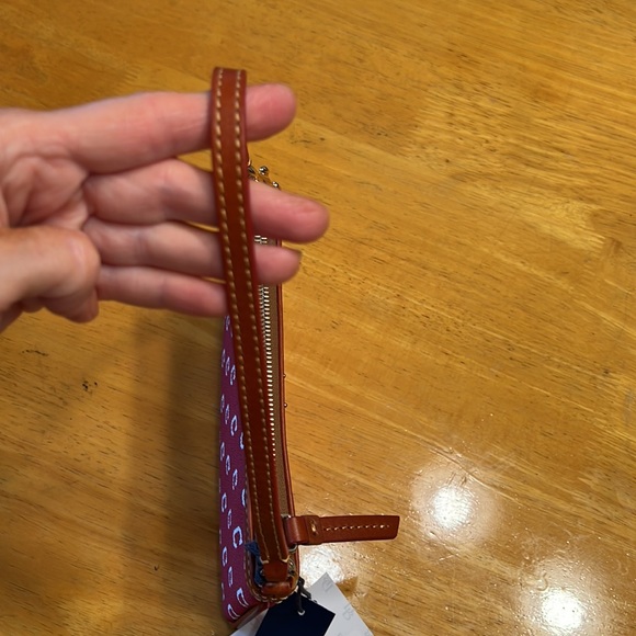 Dooney & Bourke MLB Wristlet. Cleveland Guaridians. - Picture 9 of 10